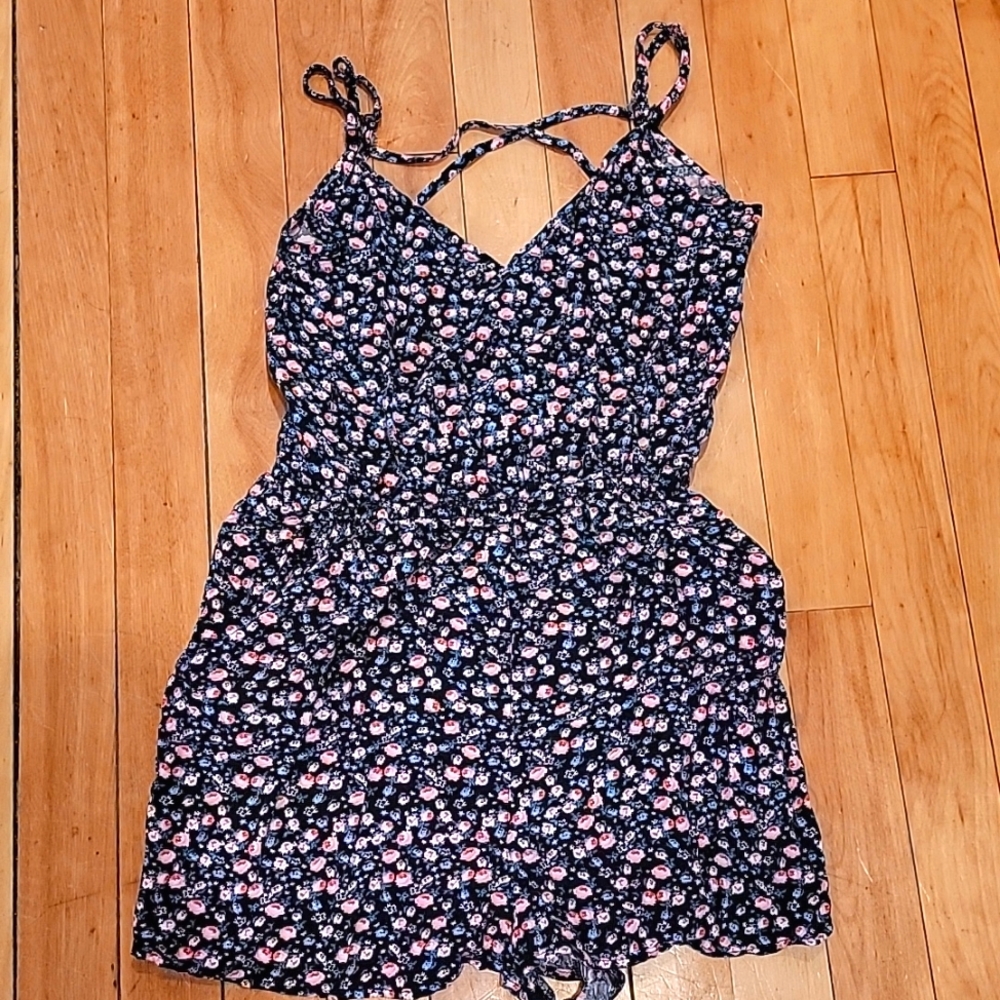 Floral romper with pockets